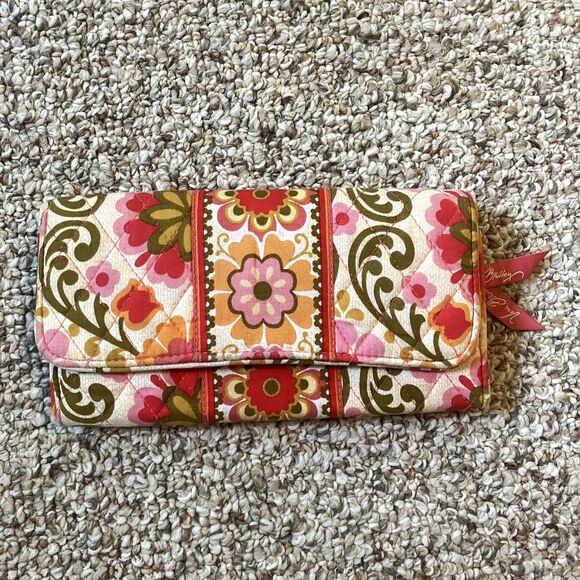 Vera Bradley Folkloric Quilted Wallet Floral Colorful Pink Retired Magnetic - Picture 1 of 10